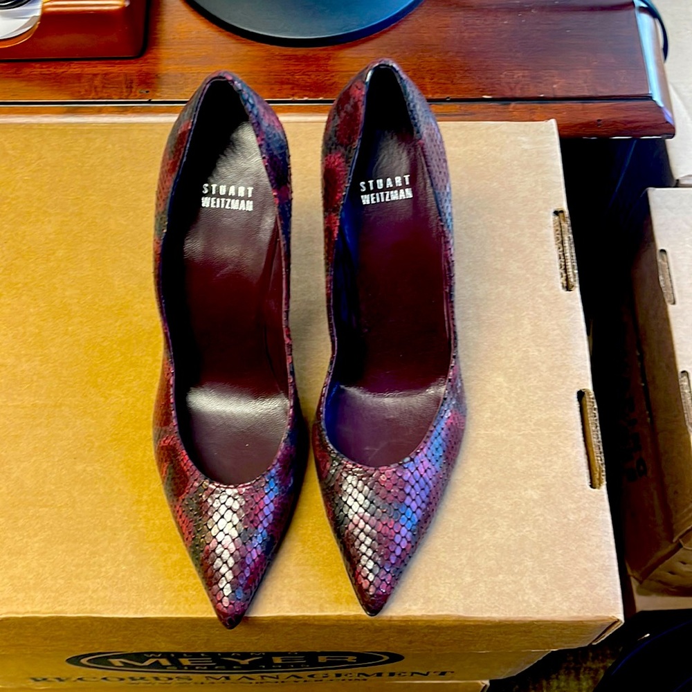 Burgundy pumps worn once